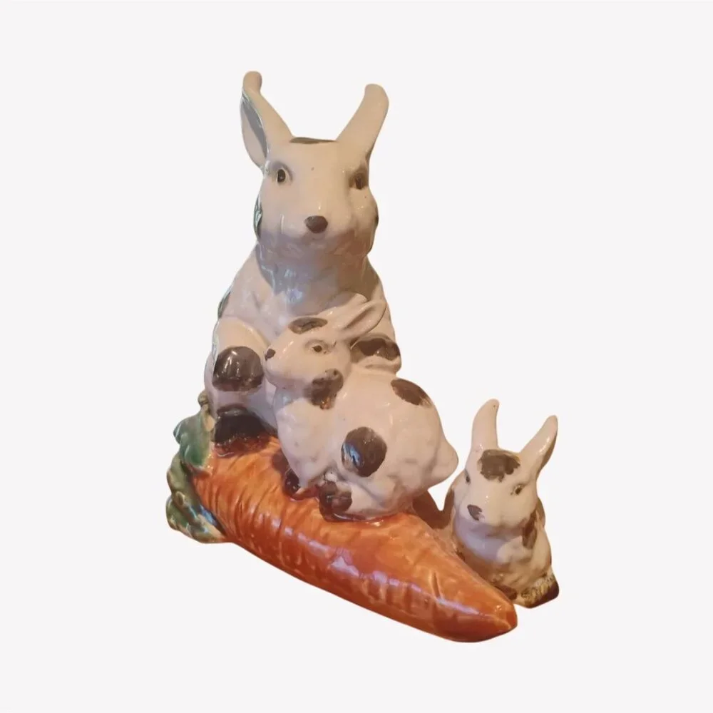 Large Vtg Majolica Pottery Easter Bunny Rabbits on a Carrot 9" x 9" - Picture 1 of 10
